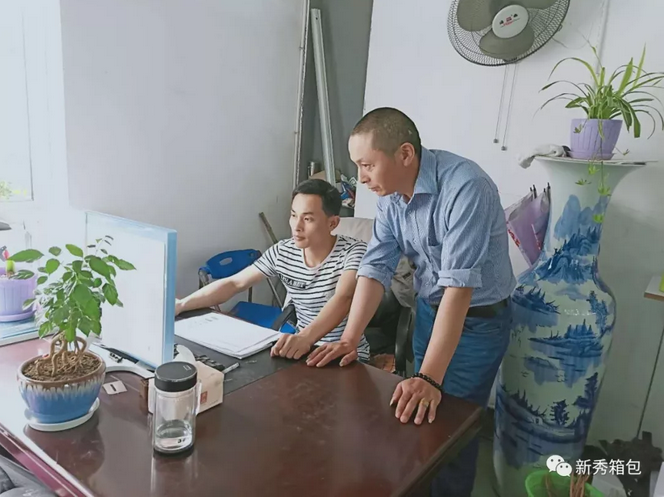 1529138032621637.png blob.png